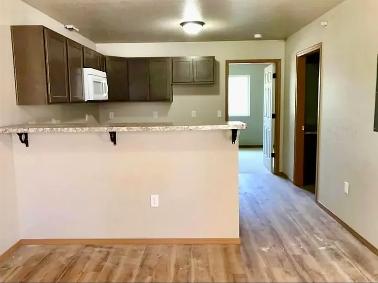 Wolf Glen Apartments — Photo 15