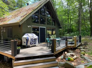 801 Beachview Dr, Raymond, ME 04071