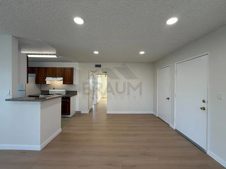 14801 DELANO — Photo 8