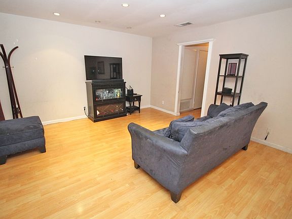 5th image of 9800 Vesper Ave Unit 141