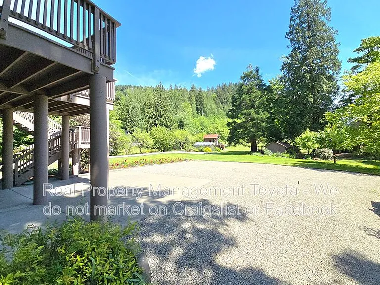 5560 Hillard Rd — Photo 6