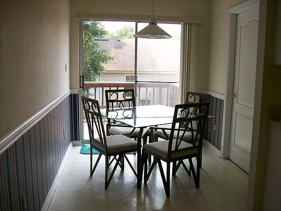 3rd image of 2843 Sun Valley Ct