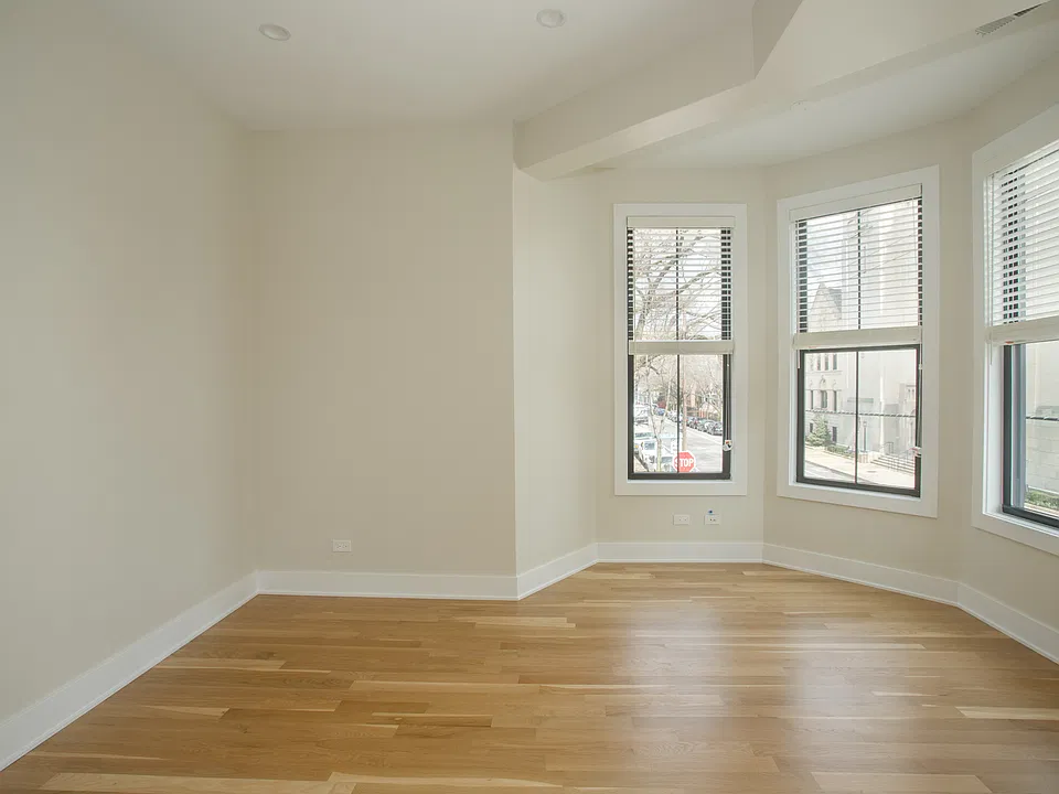 2256 N Southport Ave #2