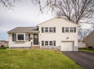 1933 Woodbury Rd, Bethlehem, PA 18017