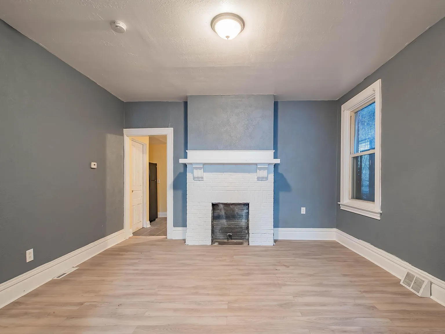 4 bed, 2100 sqft, $1,749 — Photo 2