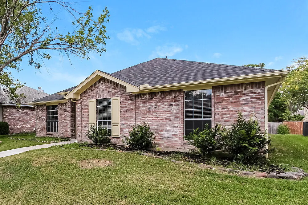 3 bed, 2.0 bath, 1414 sqft, $1,960 — Photo 3