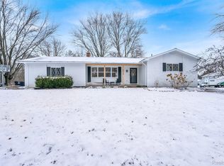 5425 Oaktree Dr, Flint, MI 48532