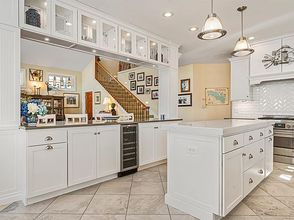 Kitchen - Main level