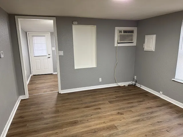 418 1/2 Monson St #4 — Photo 6