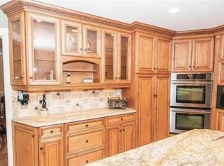 6 Hickory Dr, East Brunswick, NJ 08816