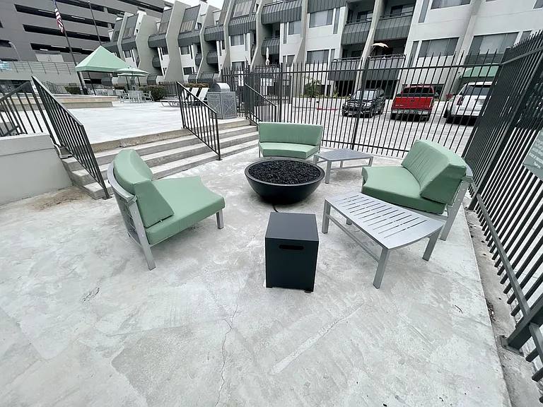 Augusta Court Apartments — Photo 12