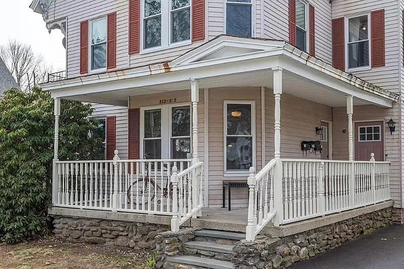 Building Photo - 315 Elm St #3