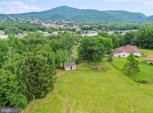 7 Point Dr, Petersburg, WV 26847