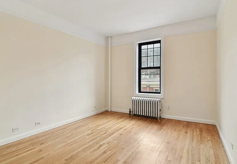 218 W 10th St #6E — Photo 4
