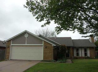 2304 Fairfield Dr, Edmond, OK 73012