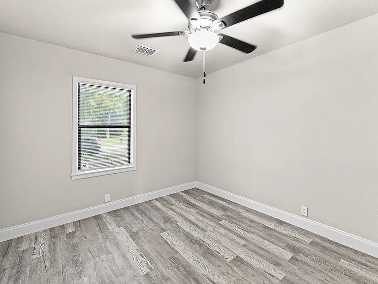 5860 Tracyne Dr — Photo 13