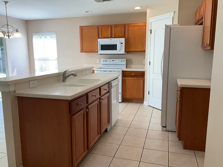 7415 Oxford Garden Cir — Photo 4