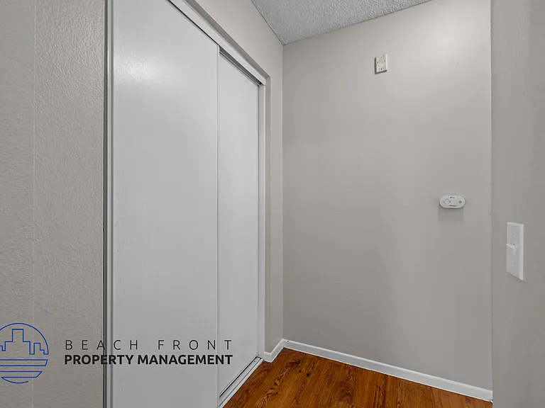 1880 Locust Ave. — Photo 12