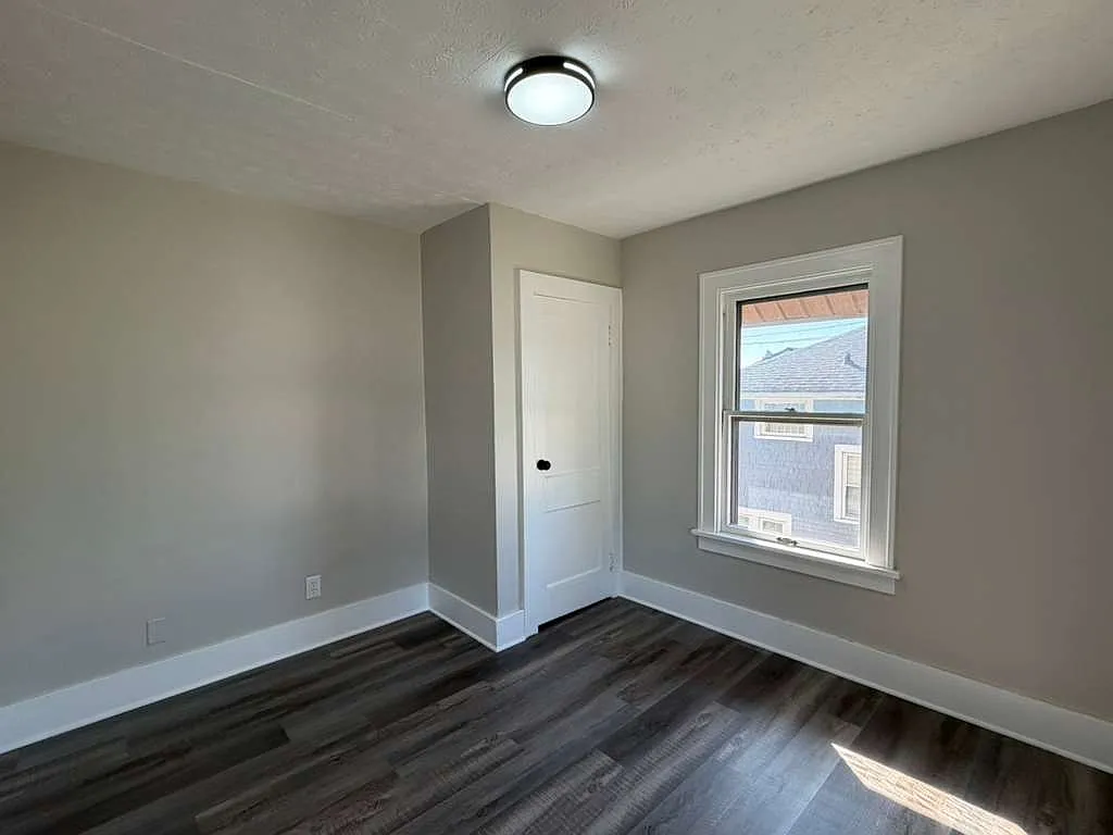 2 bed, 946 sqft, $1,355 — Photo 3