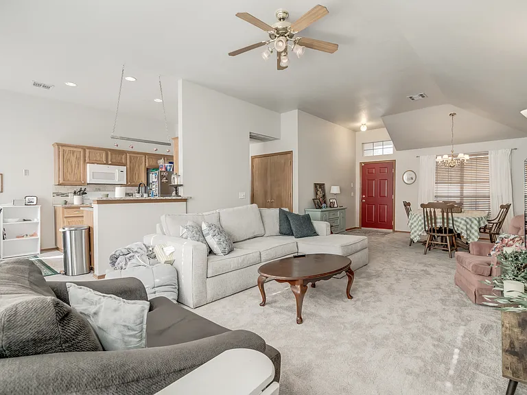 16232 Seminole Dr — Photo 3