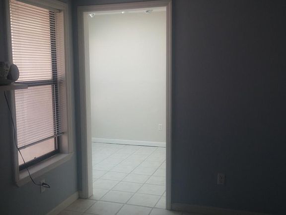 Entry to sunroom/breakfast nook