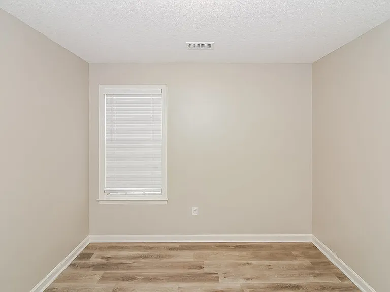 600 Ashley Glen Cir W — Photo 17