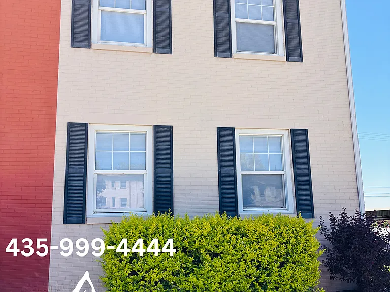 302 E Yellow Feather Dr — Photo 2