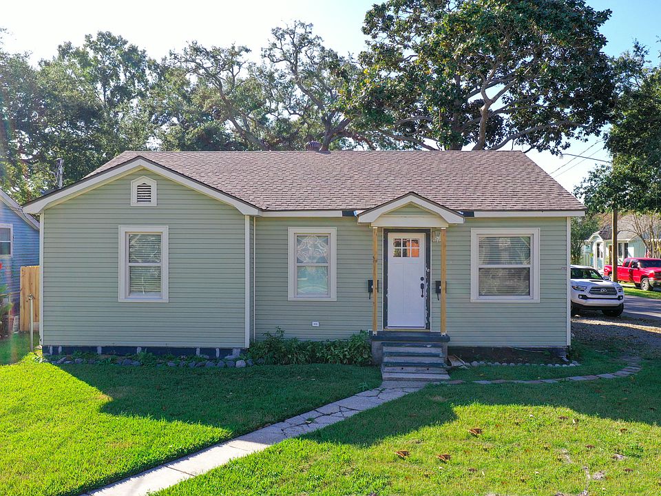 1st image of 320 N Woodlawn Ave