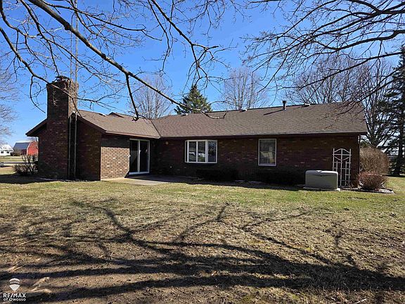 3rd image of 2445 N Hickory Rd