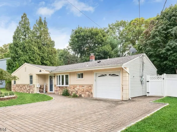 117 Lindbergh Pkwy, Waldwick Boro, NJ 07463