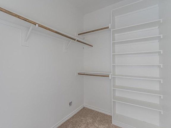 4th image of 913 E Annie St