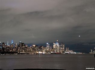6407 City Pl #6407, Edgewater, NJ