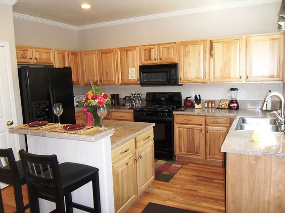 KITCHEN WITH GRANITE