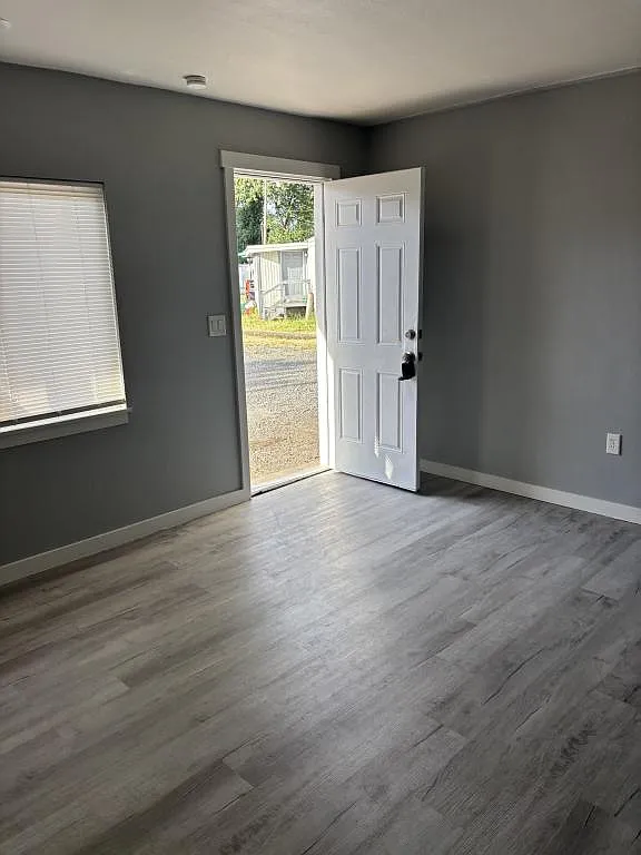1101 Century DR NE — Photo 2