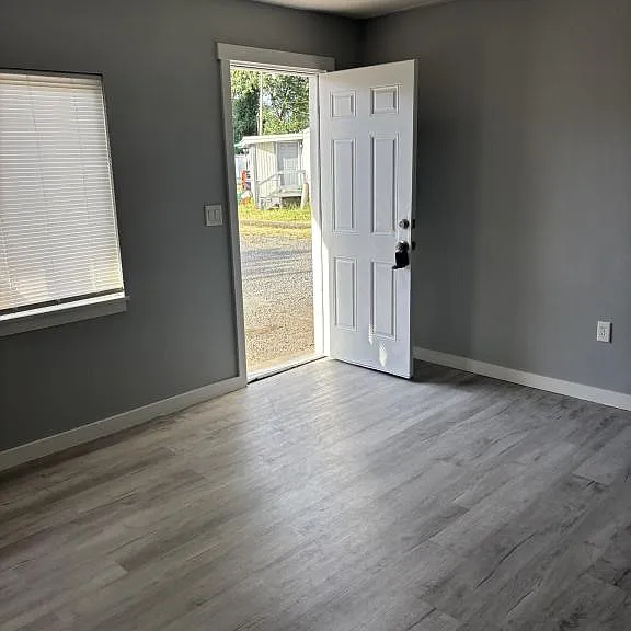 1101 Century Dr NE — Photo 2