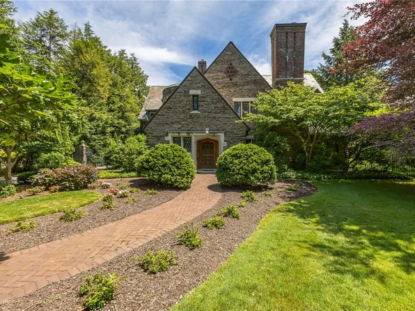 151 Ambassador Dr, Rochester, NY 14610