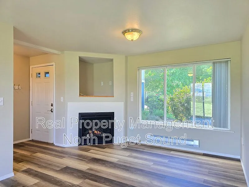 2 bed, 1.5 bath, 830 sqft, $2,250 — Photo 3
