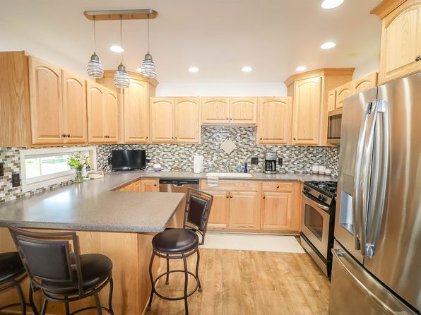 219 Palm Dr, Lena, IL 61048
