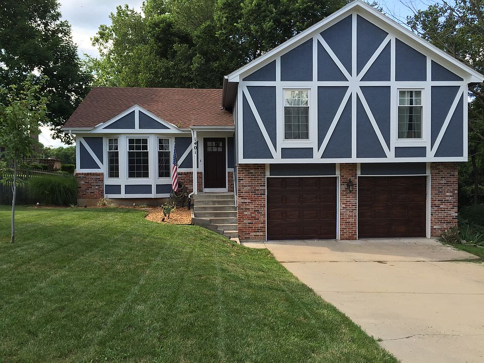 1st image of 1401 SW Stonecreek Dr