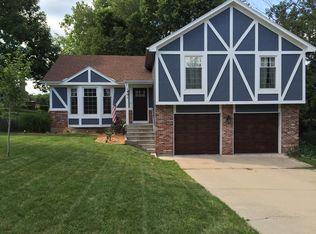 1401 SW Stonecreek Dr, Blue Springs, MO 64015