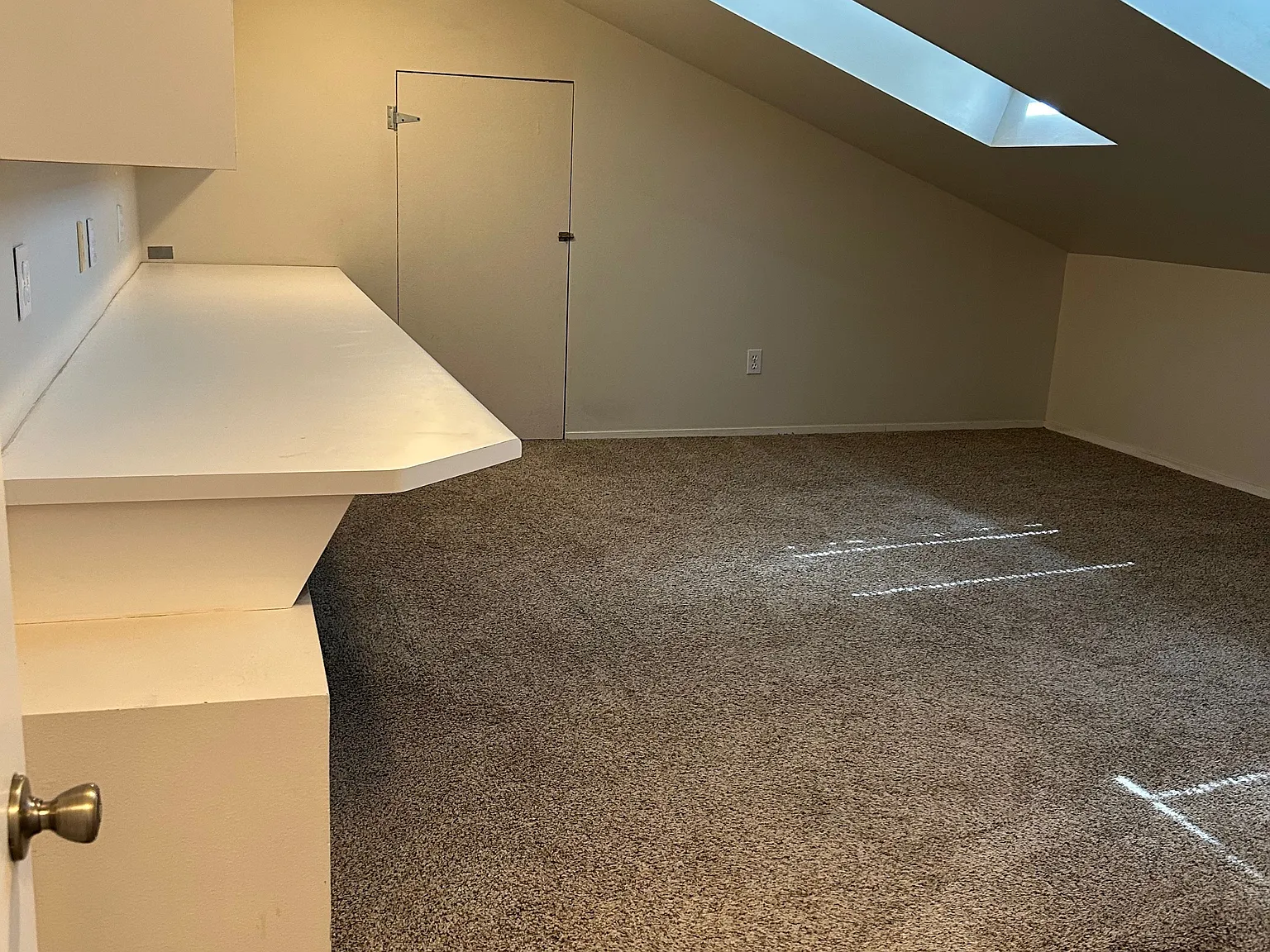 5 bed, 2374 sqft, $960 — Photo 3