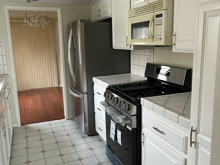 1932 Pelham Ave #301 — Photo 10