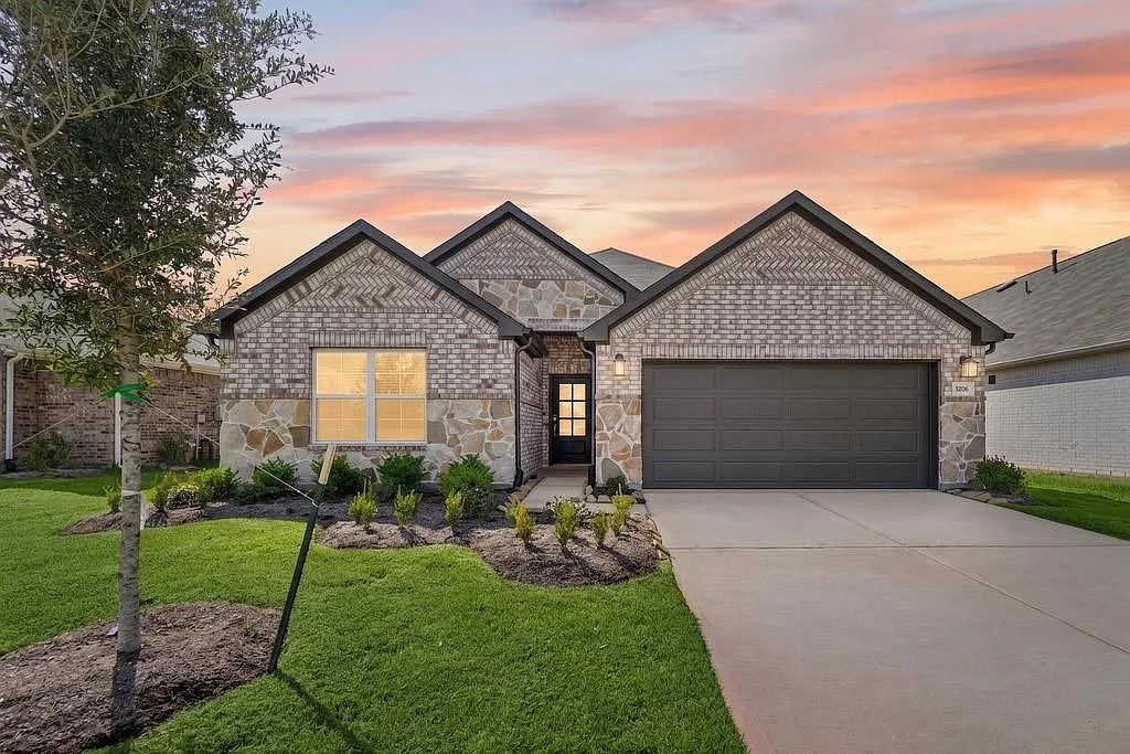 4 bed, 3.0 bath, 2090 sqft, $2,300 — Photo 1