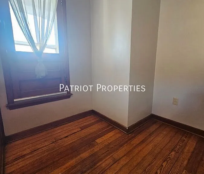 603 1/2 N Superior Ave — Photo 52
