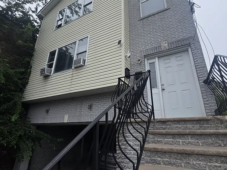 565 Bergen St #G2 — Photo 1
