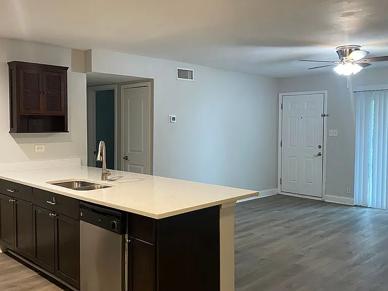 Villas At Alamo Heights — Photo 3