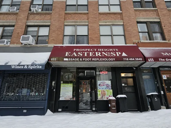 653 Vanderbilt Avenue image 1 of 2