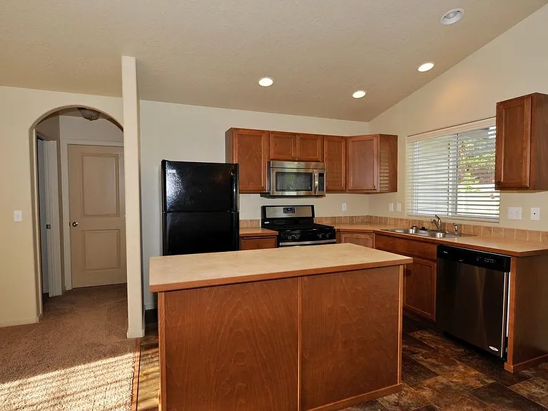 1288 N Pyroclast St — Photo 7