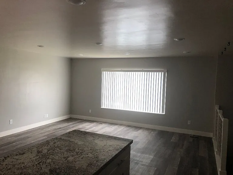 861 E 10600 S — Photo 12