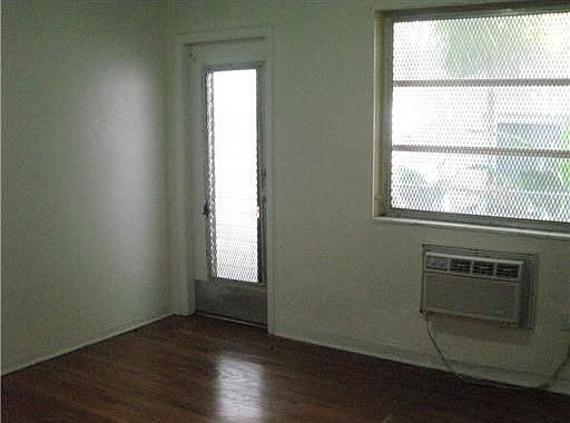 5th image of 224 Meridian Ave APT 3